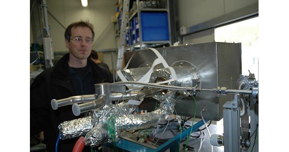 Martin Roeb behind HydroSol reactor.JPG